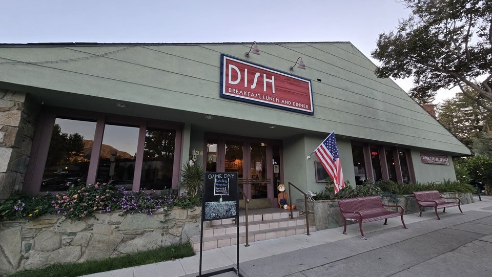 Front view of a casual American restaurant.